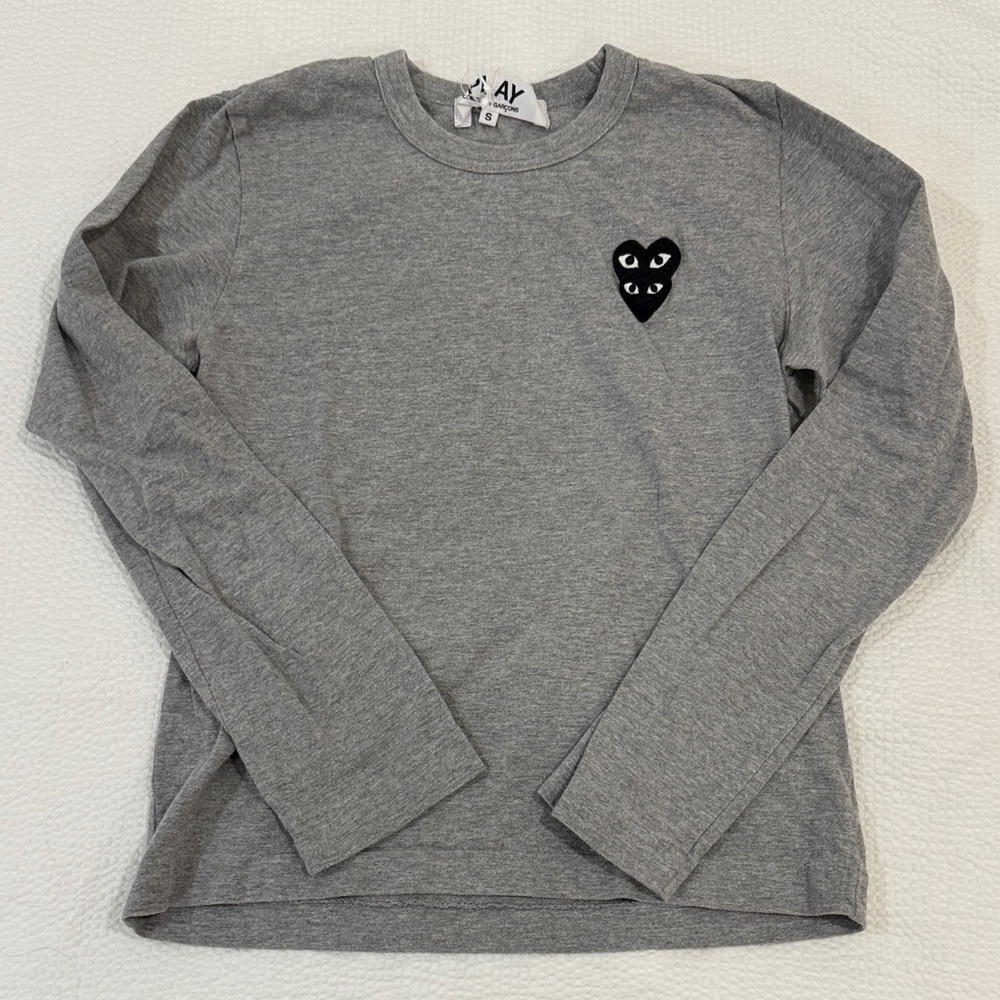 PLAY Sleeve Tee with Heart Patch